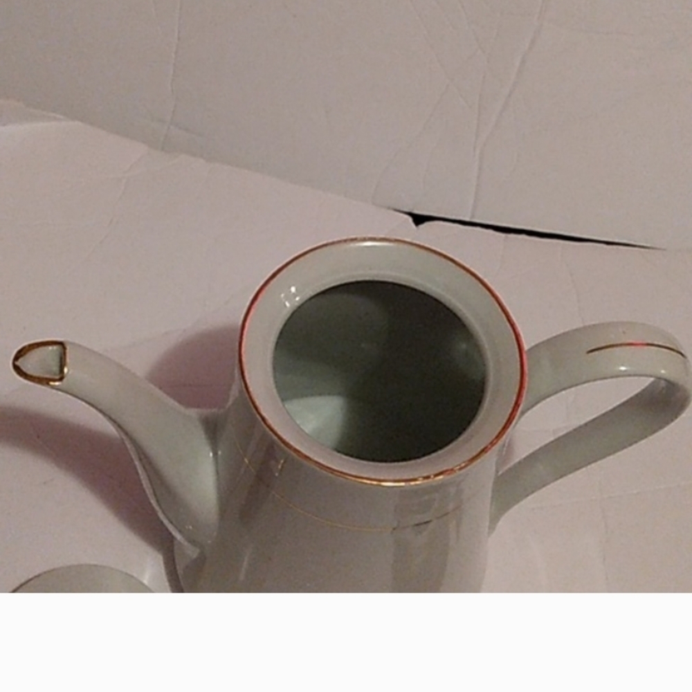 Elegant White and Gold Tea Set - Picture 4 of 8